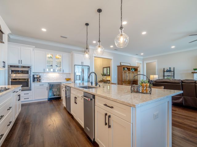 68 Dolphin Place, Freeport, FL 32439