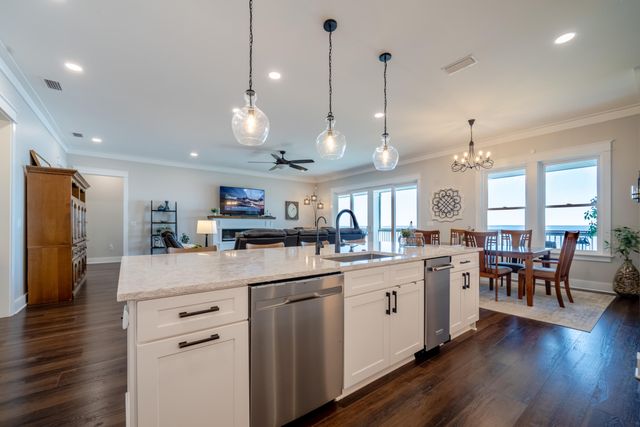 68 Dolphin Place, Freeport, FL 32439