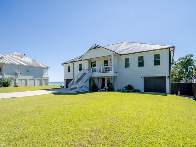 68 Dolphin Place, Freeport, FL 32439