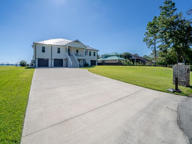 68 Dolphin Place, Freeport, FL 32439