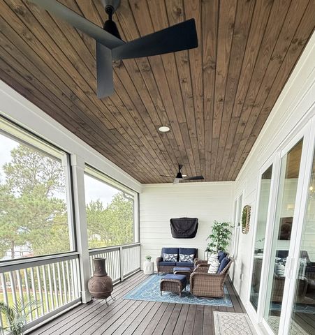 68 Dolphin Place, Freeport, FL 32439