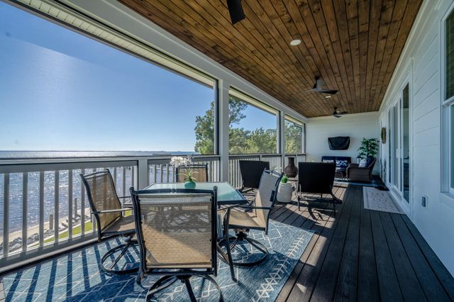 68 Dolphin Place, Freeport, FL 32439