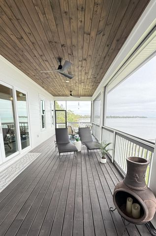 68 Dolphin Place, Freeport, FL 32439