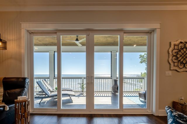 68 Dolphin Place, Freeport, FL 32439