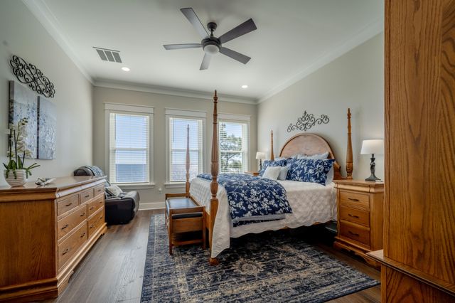 68 Dolphin Place, Freeport, FL 32439