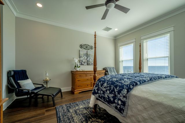 68 Dolphin Place, Freeport, FL 32439