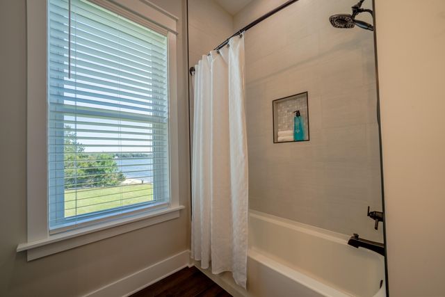 68 Dolphin Place, Freeport, FL 32439