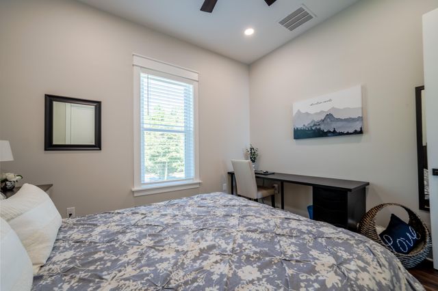 68 Dolphin Place, Freeport, FL 32439