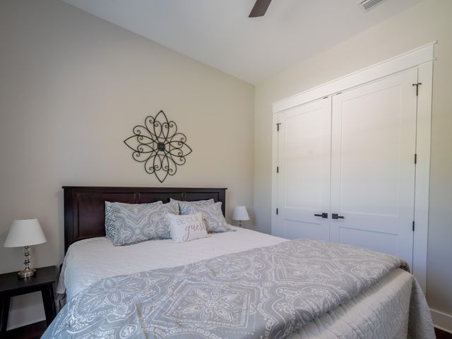 68 Dolphin Place, Freeport, FL 32439