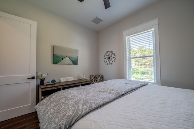 68 Dolphin Place, Freeport, FL 32439