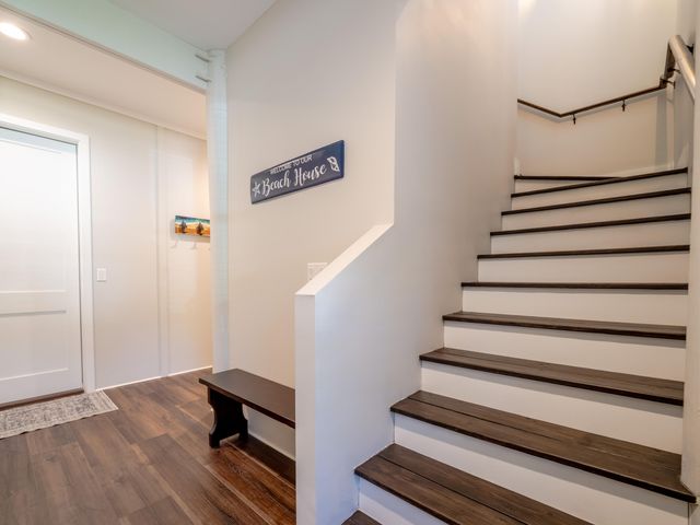 68 Dolphin Place, Freeport, FL 32439