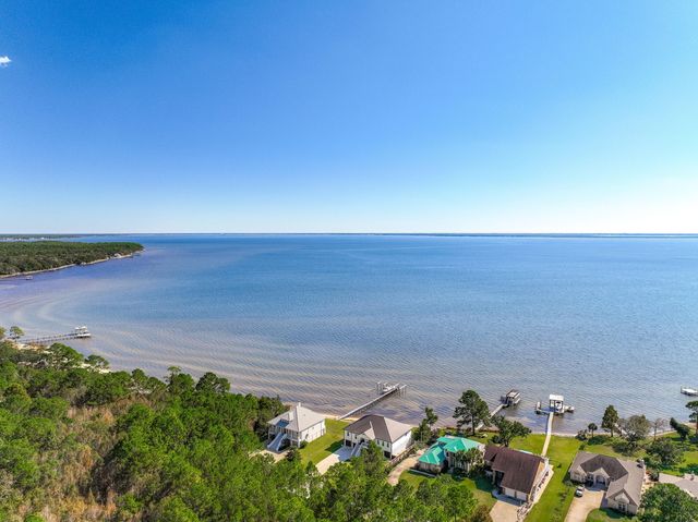 68 Dolphin Place, Freeport, FL 32439