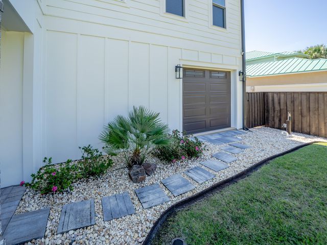 68 Dolphin Place, Freeport, FL 32439