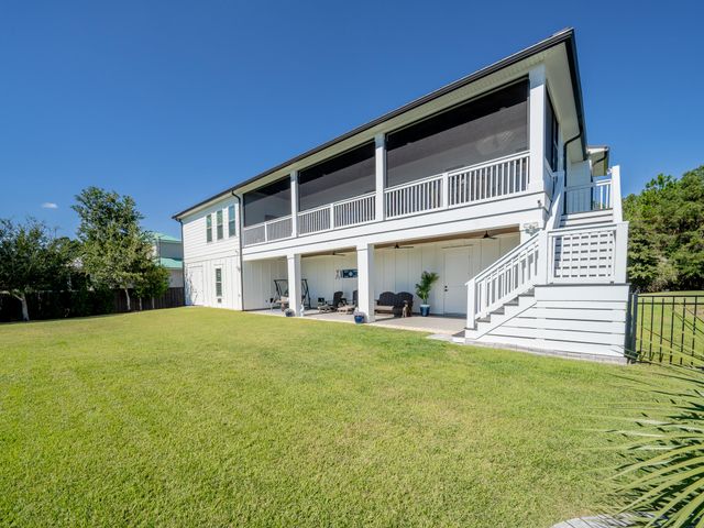 68 Dolphin Place, Freeport, FL 32439