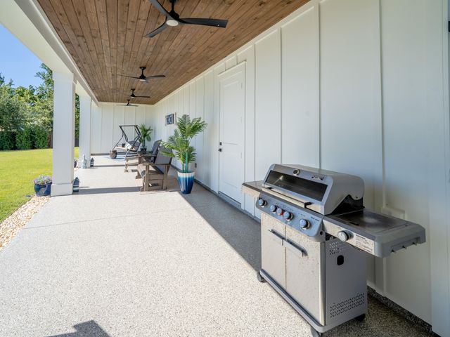 68 Dolphin Place, Freeport, FL 32439