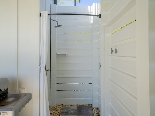 68 Dolphin Place, Freeport, FL 32439