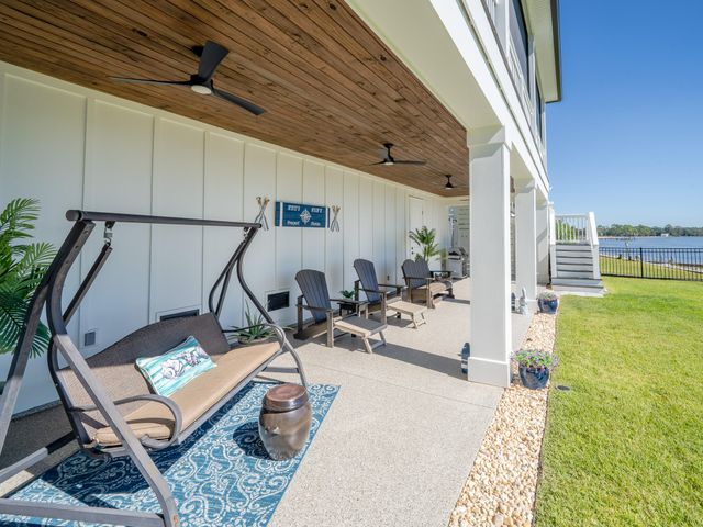 68 Dolphin Place, Freeport, FL 32439