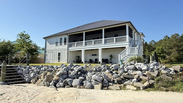 68 Dolphin Place, Freeport, FL 32439