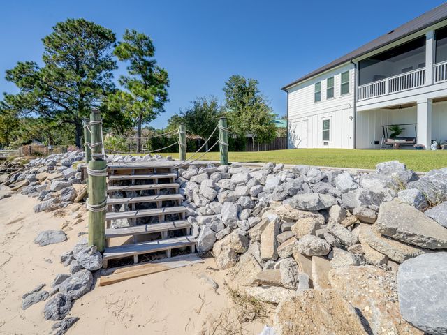 68 Dolphin Place, Freeport, FL 32439