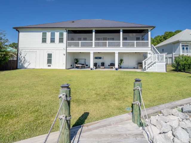 68 Dolphin Place, Freeport, FL 32439