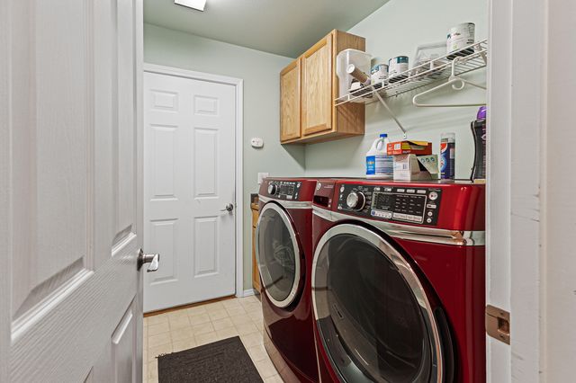 2459 NW 22nd Street, Redmond, OR 97756