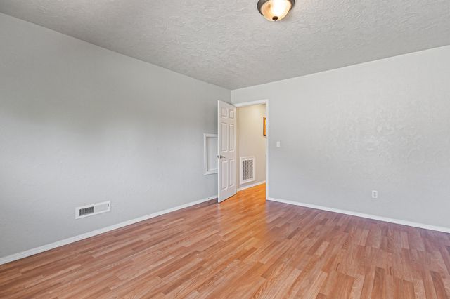 2459 NW 22nd Street, Redmond, OR 97756