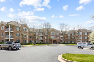 2640 Summit Drive 202, Glenview, IL 60025