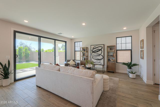 2431 W LOS ARBOLES Place, Chandler, AZ 85224