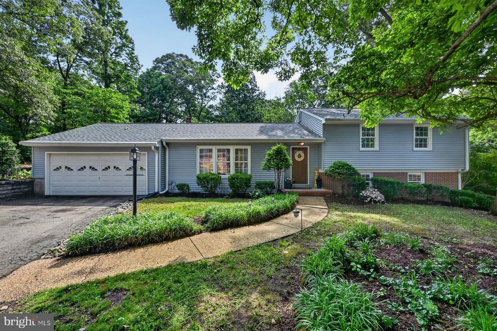 Image 1 of property listing at 3 SAINT ANDREWS CROSSOVER, Severna Park, MD 21146