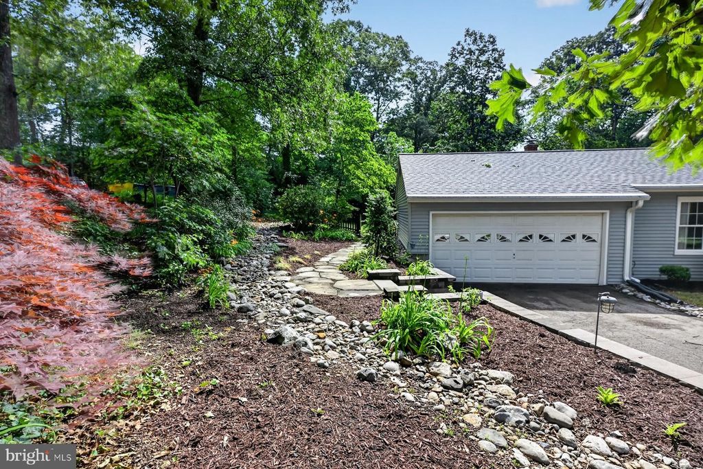 Image 4 of property listing at 3 SAINT ANDREWS CROSSOVER, Severna Park, MD 21146