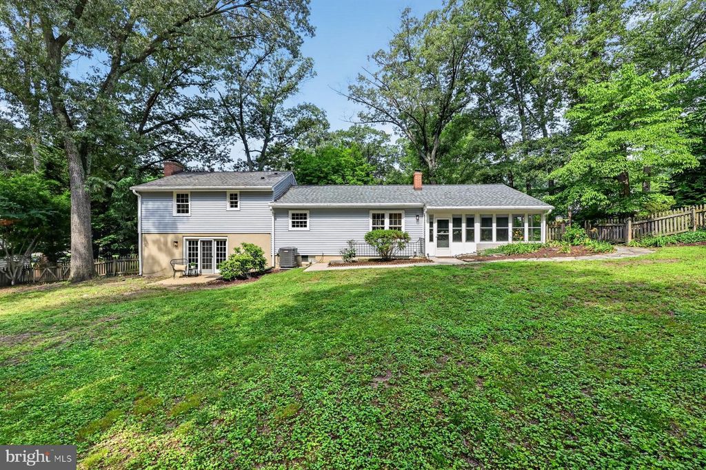 Image 5 of property listing at 3 SAINT ANDREWS CROSSOVER, Severna Park, MD 21146