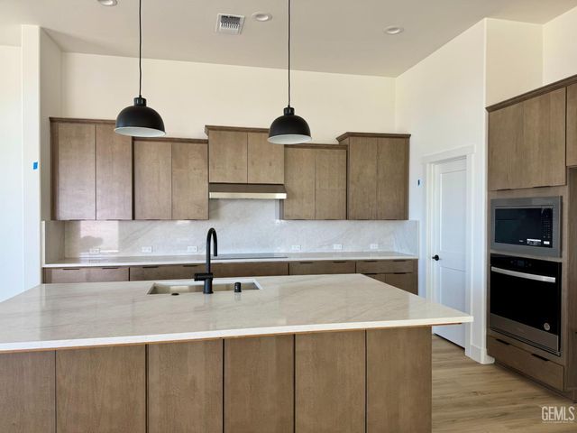 14736 Whittington Street, Bakersfield, CA 93311