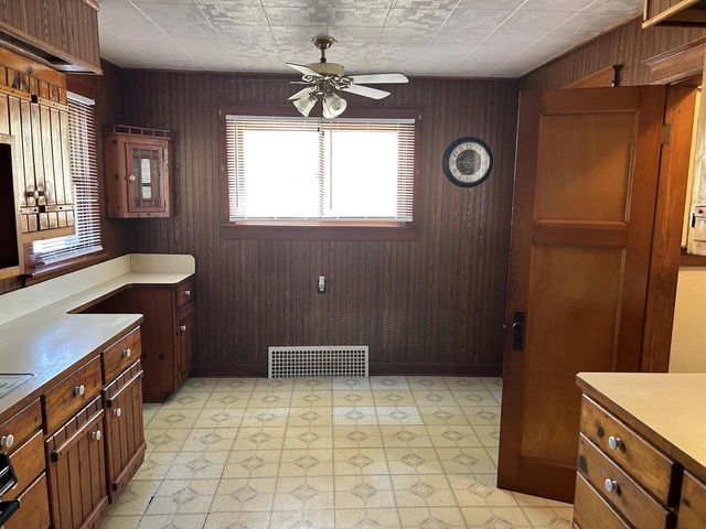 2922 W Mitchell STREET, Milwaukee, WI 53215