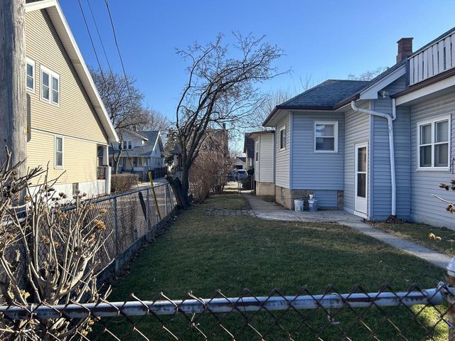 2922 W Mitchell STREET, Milwaukee, WI 53215