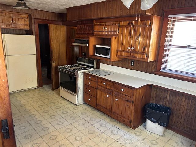 2922 W Mitchell STREET, Milwaukee, WI 53215