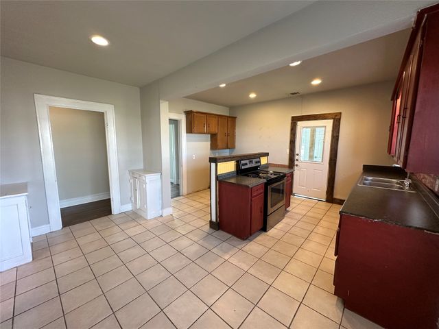 214 S 4th Street, Wills Point, TX 75169