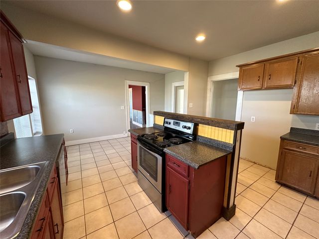 214 S 4th Street, Wills Point, TX 75169