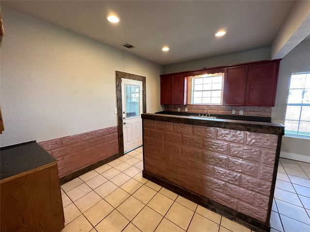 214 S 4th Street, Wills Point, TX 75169