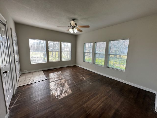214 S 4th Street, Wills Point, TX 75169