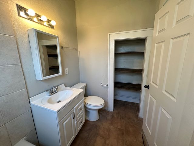 214 S 4th Street, Wills Point, TX 75169