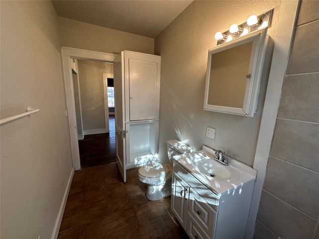 214 S 4th Street, Wills Point, TX 75169