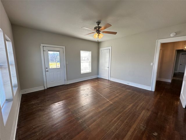 214 S 4th Street, Wills Point, TX 75169