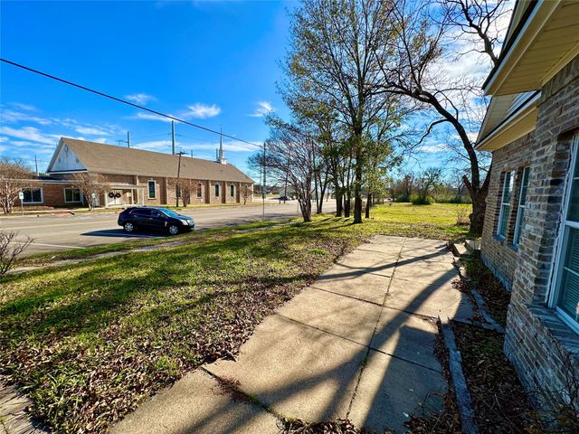 214 S 4th Street, Wills Point, TX 75169