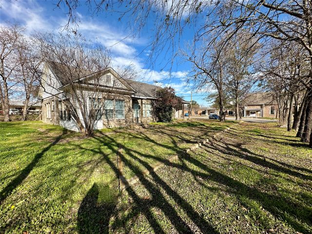 214 S 4th Street, Wills Point, TX 75169
