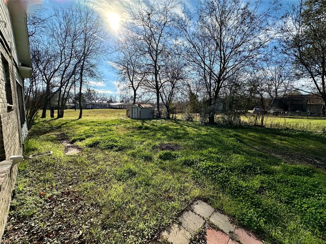 214 S 4th Street, Wills Point, TX 75169