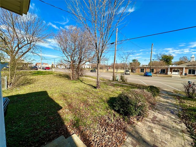 214 S 4th Street, Wills Point, TX 75169