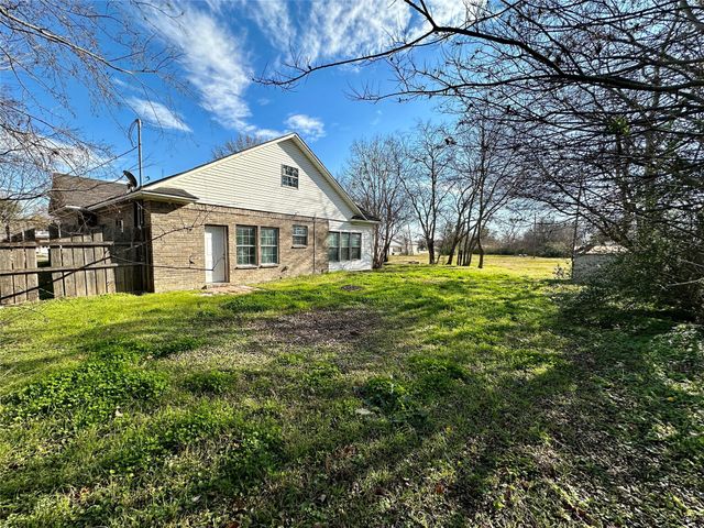 214 S 4th Street, Wills Point, TX 75169