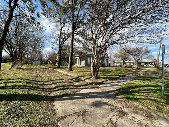 214 S 4th Street, Wills Point, TX 75169