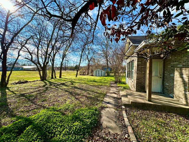 214 S 4th Street, Wills Point, TX 75169