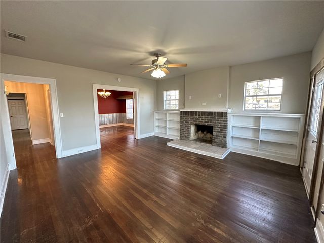 214 S 4th Street, Wills Point, TX 75169